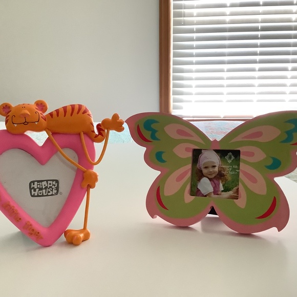 New Set of 2 Girls Child’s Pink Picture Frames Decor Butterfly & Heart Table Top - Picture 2 of 9